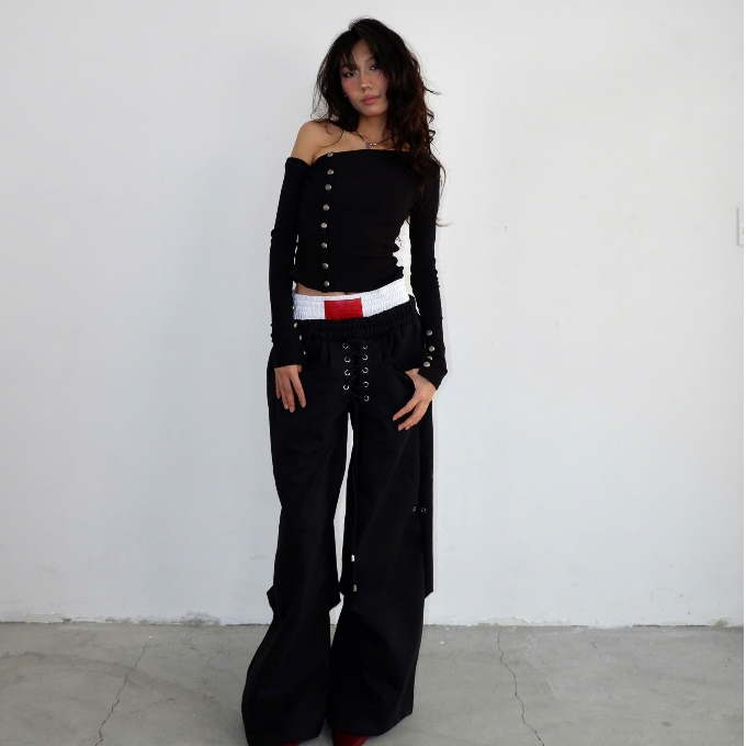 Alternative view of Áo Trễ Vai Body Dài Tay Nữ | Off Shoulder Button LS