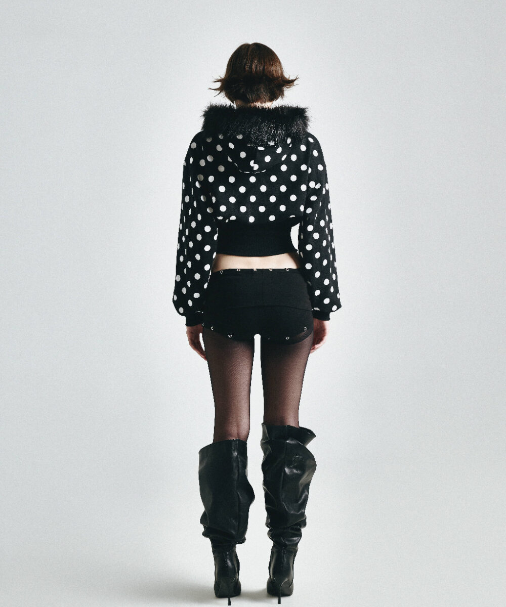 Alternative view of Áo khoác dây kéo nón lông unisex form ngắn | FF CROPPED POLKADOT HOODIE