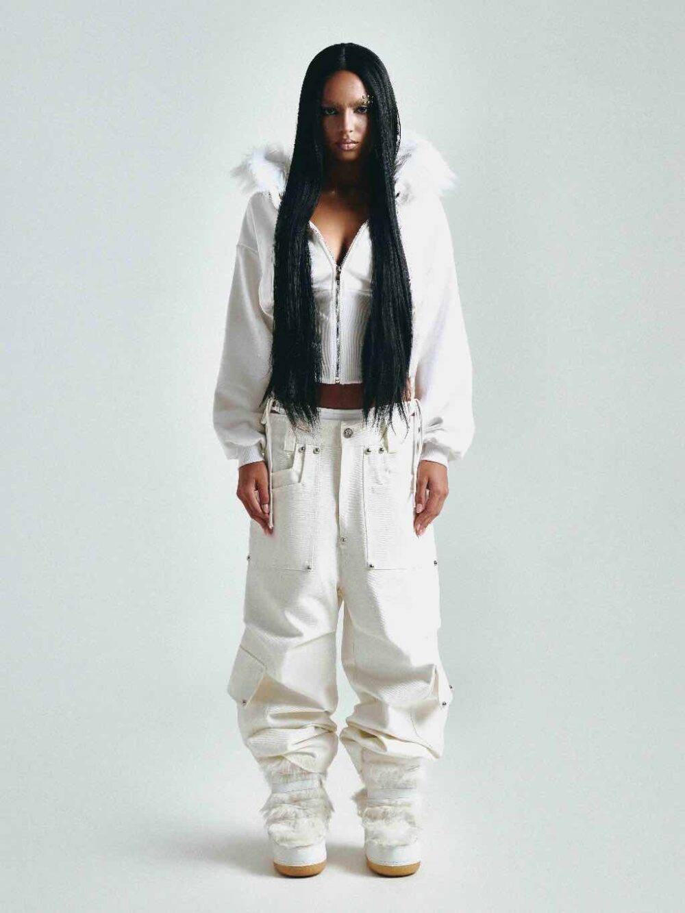 Alternative view of Áo khoác dây kéo nón lông unisex form ngắn | FF CROPPED WHITE HOODIE